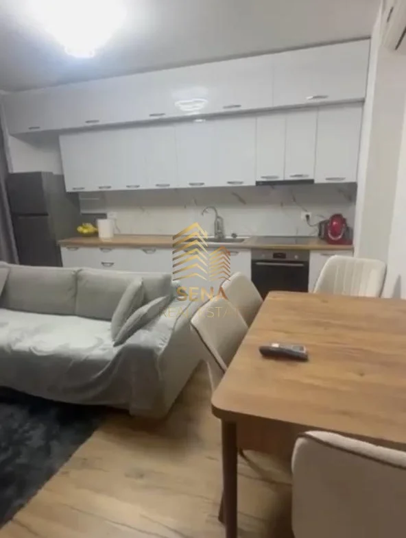 Tirane, jepet me qera apartament 1+1+Ballkon Kati 4, 78 m² 500 € (5 Maji prane shkolles Ardian Klosi)