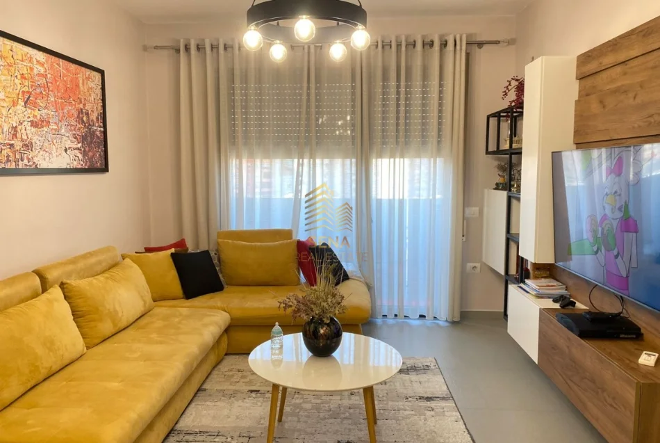 Tirane, jepet me qera apartament 1+1+Ballkon Kati 7, 68 m² 850 € (Bllok, Stadiumi Dinamo)