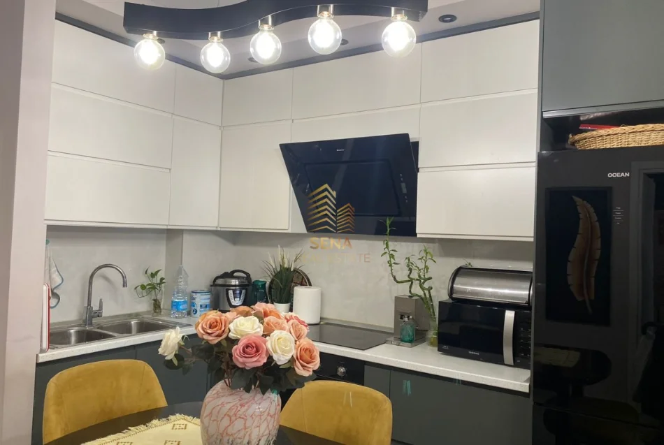 Tirane, jepet me qera apartament 1+1+Ballkon Kati 7, 68 m² 850 € (Bllok, Stadiumi Dinamo)