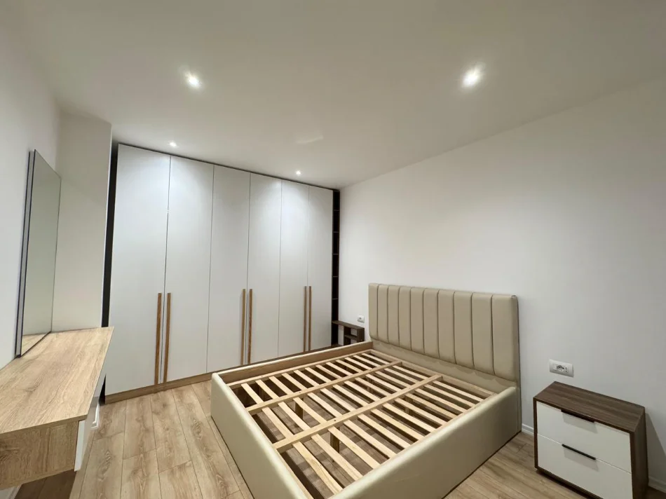 Tirane, shitet apartament 1+1+Ballkon Kati 5, 67 m² 175.000 € (Rruga Fortuzi)