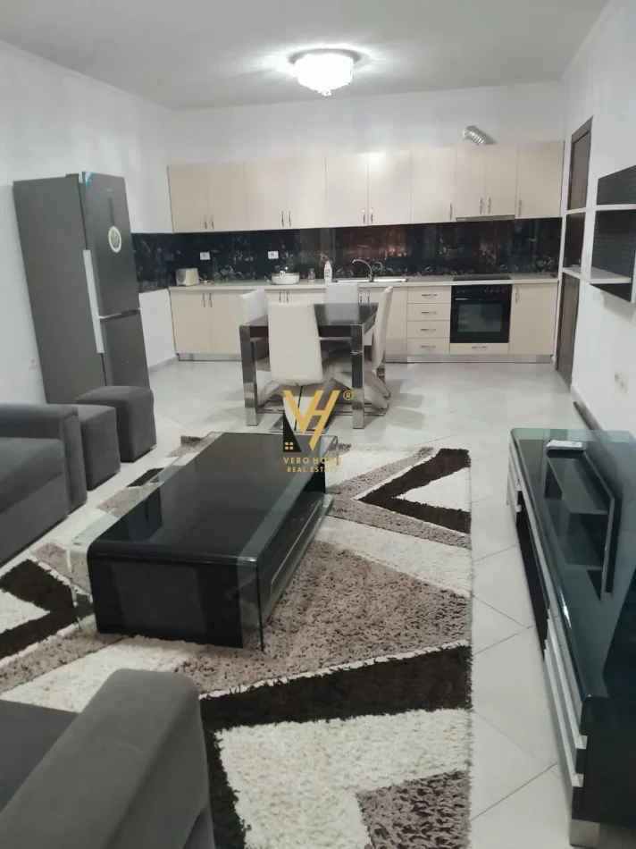 Tirane, jepet me qera apartament 2+1+Ballkon Kati 8, 112 m² 520 € (YZBERISHT)