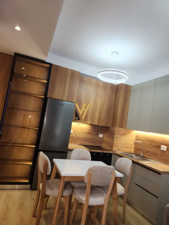 Tirane, jepet me qera apartament 1+1+Ballkon Kati 4, 62 m² 520 € (ALI DEMI)