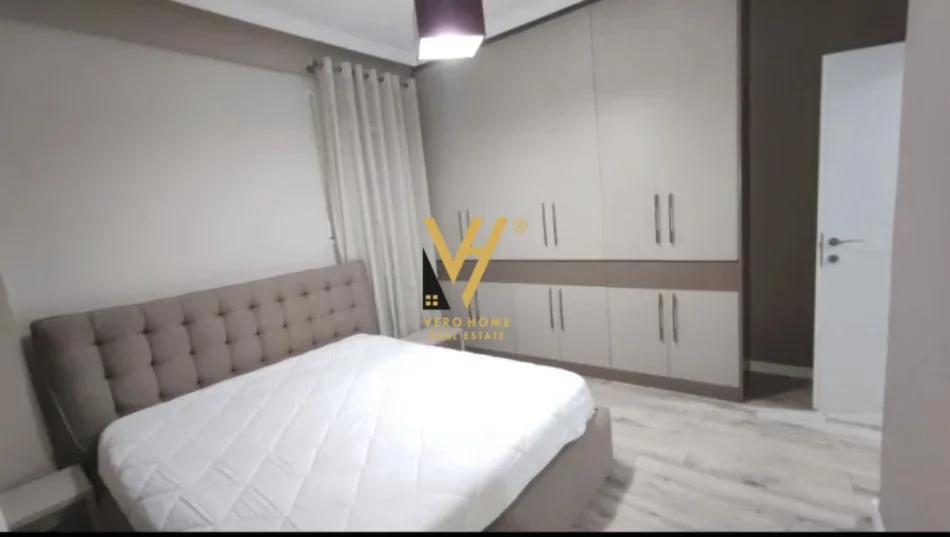 Tirane, jepet me qera apartament 2+1+Ballkon Kati 1, 100 m² 620 € (KOPSHTI BOTANIK)