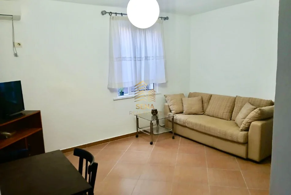 Tirane, jepet me qera apartament 1+1+Ballkon Kati 1, 57 m² 400 € (Ministria e jashtme)