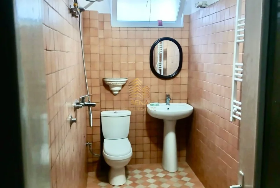 Tirane, jepet me qera apartament 1+1+Ballkon Kati 1, 57 m² 400 € (Ministria e jashtme)