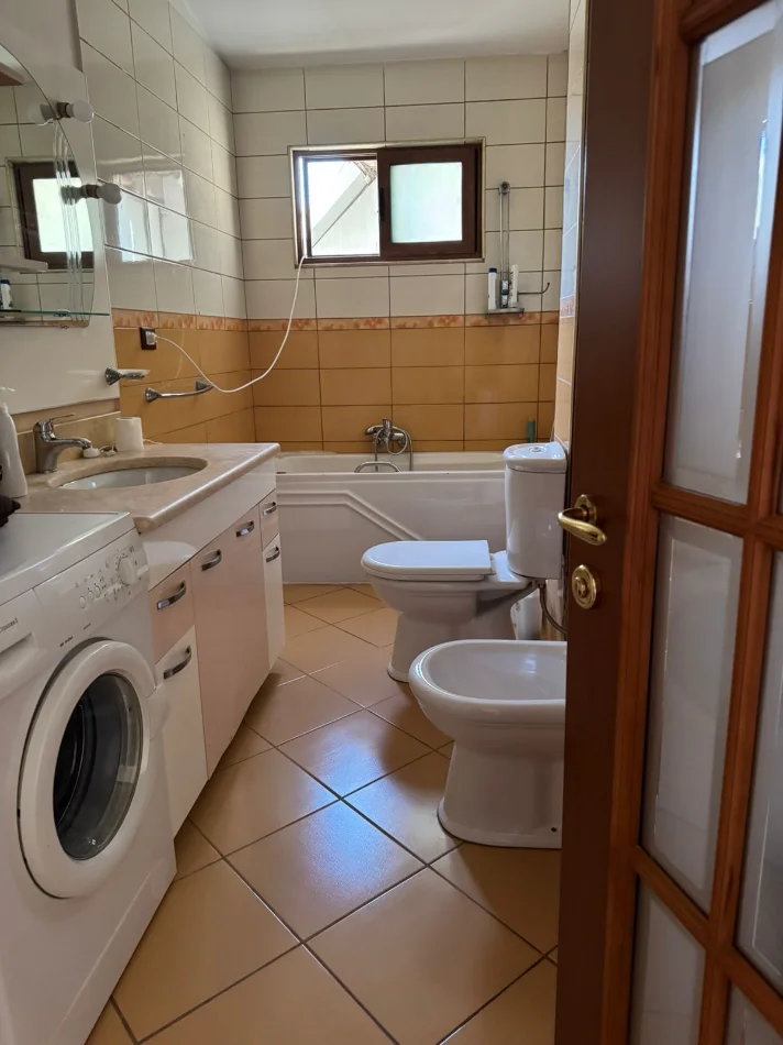 Tirane, shitet apartament 2+1 Kati 5, 235 m² 400.000 € (21 DHJETORI)