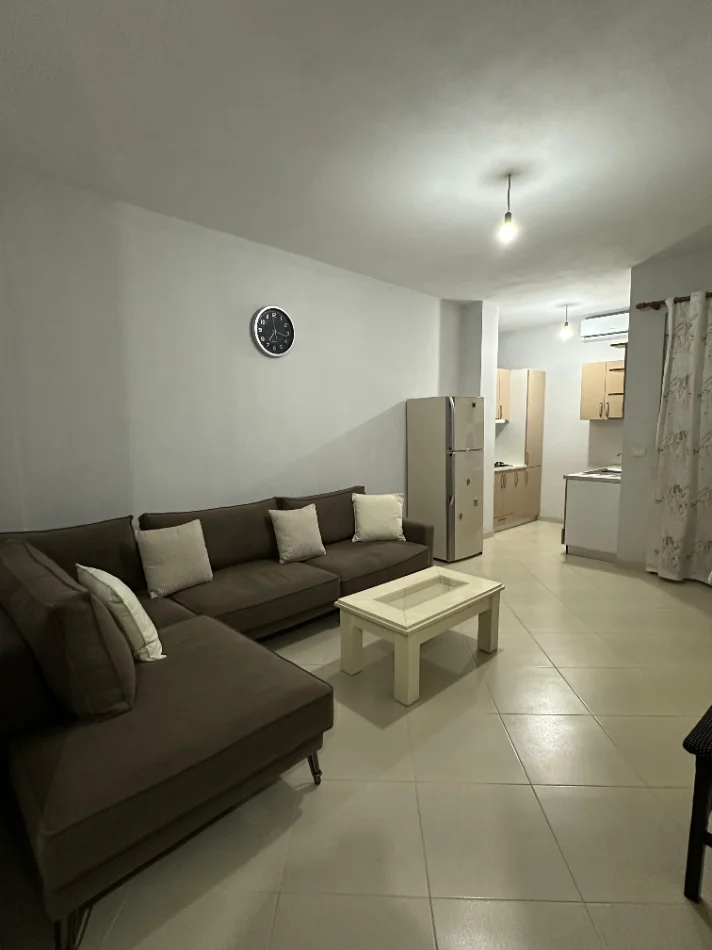 Tirane, jepet me qera apartament 1+1 Kati 2, 67 m² 450 € (rruga e zallit)