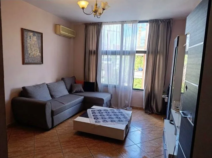 Tirane, shitet apartament 2+1+Ballkon Kati 3, 81 m² 220.000 € (21 Dhjetori)