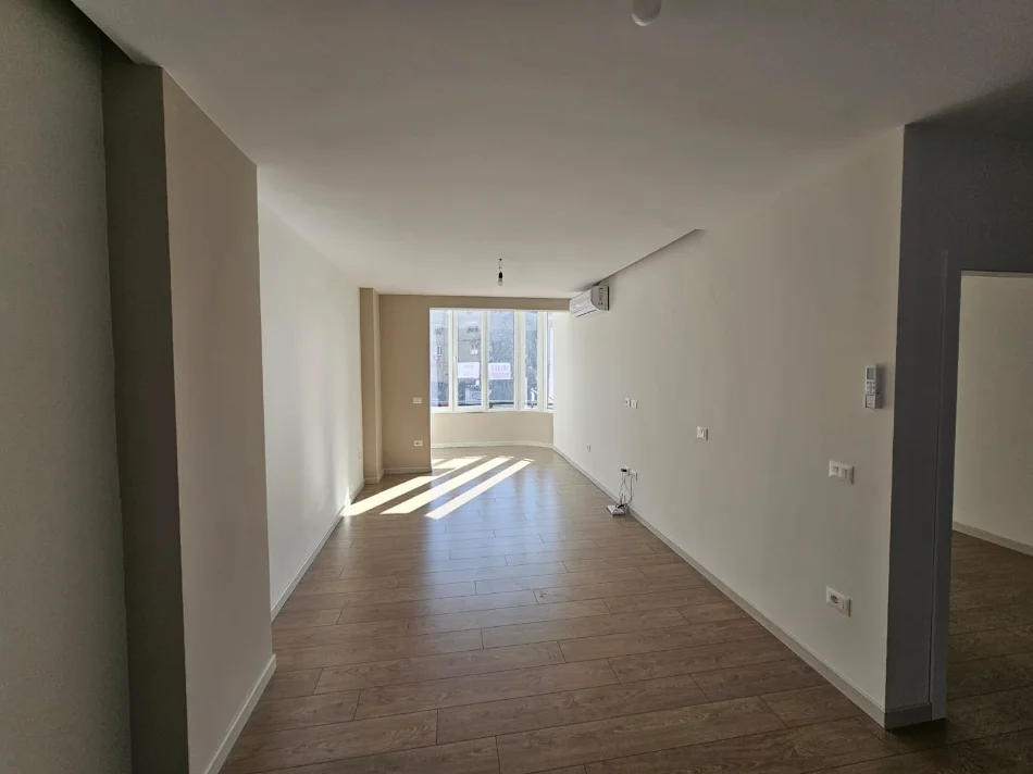 Tirane, shitet apartament 3+1+Ballkon Kati 2, 120 m² (Zogu i Zi)