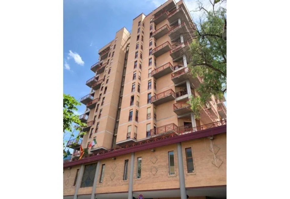 Tirane, jepet me qera zyre Kati 9, 86 m² 1.600 € (QENDER)