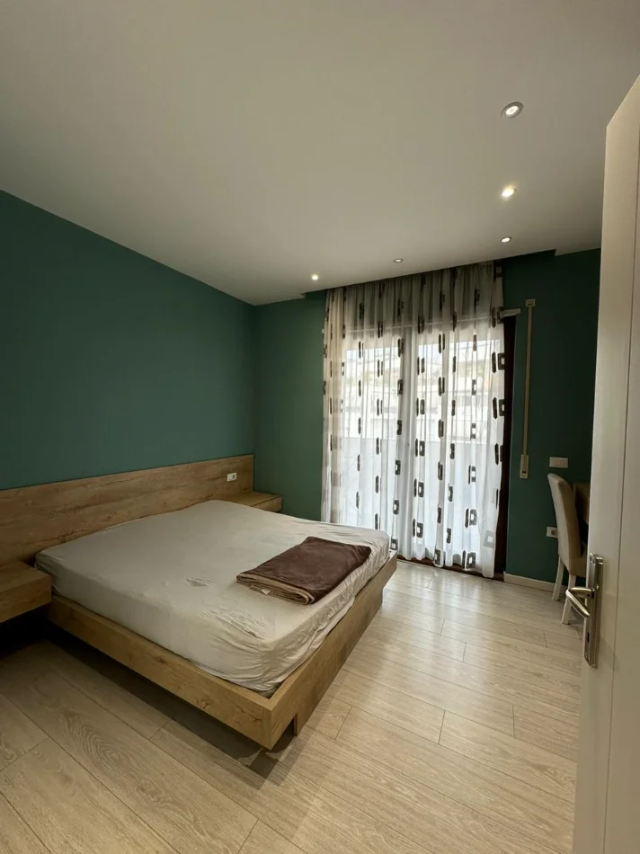 Tirane, jepet me qera apartament 1+1+Ballkon Kati 7, 70 m² 500 € (RROTONDO ASTIRIT)