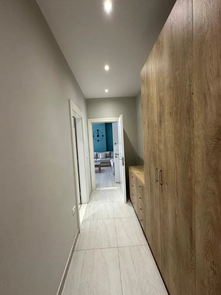 Tirane, jepet me qera apartament 1+1+Ballkon Kati 7, 70 m² 500 € (RROTONDO ASTIRIT)