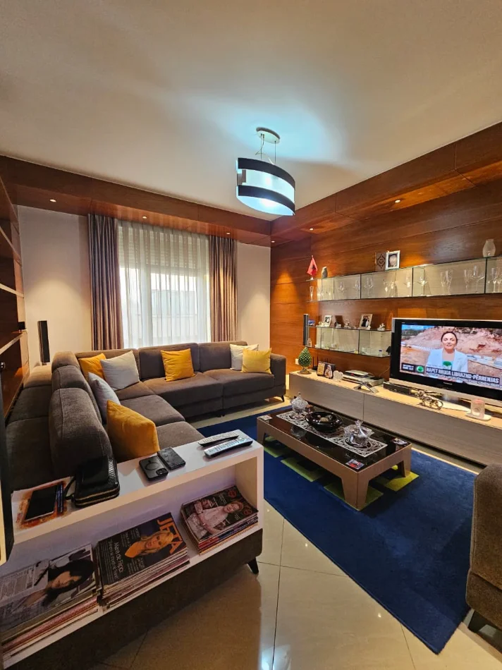 Tirane, shitet apartament 3+1 Kati 4, 166 m² (kopshti zoologjik)