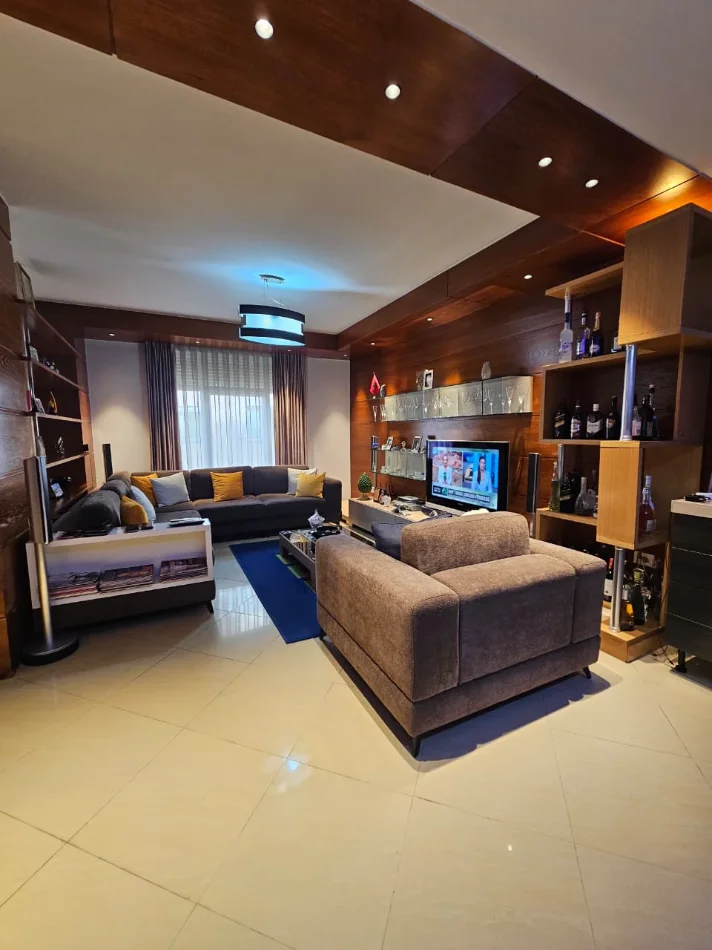 Tirane, shitet apartament 3+1 Kati 4, 166 m² (kopshti zoologjik)