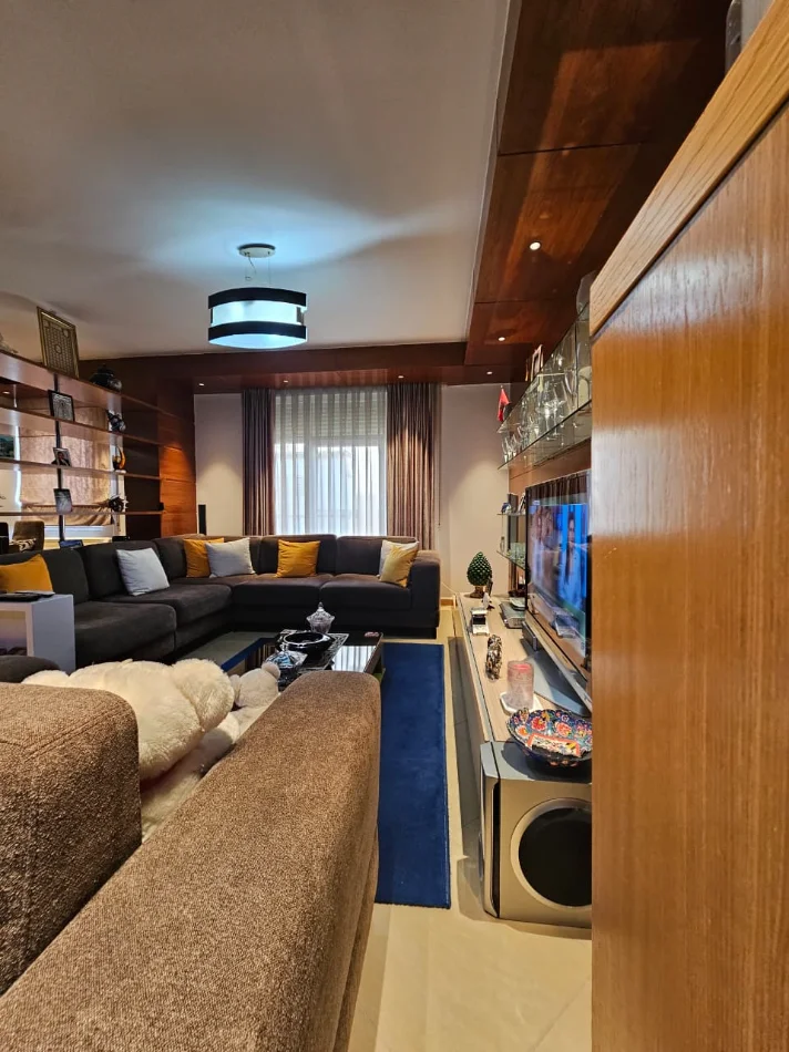 Tirane, shitet apartament 3+1 Kati 4, 166 m² (kopshti zoologjik)