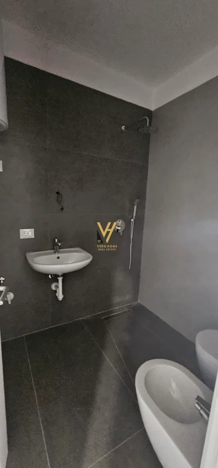 Durres, shitet apartament 1+1+Ballkon Kati 5, 65 m² 120.700 € (GOLEM)