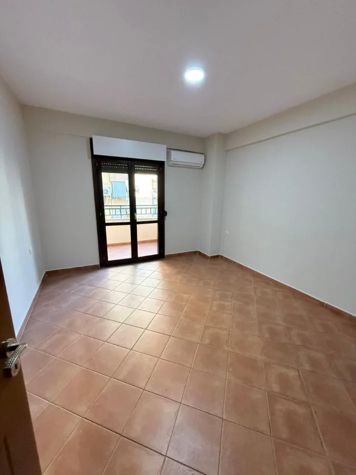 Tirane, jepet me qera zyre Kati 3, 141 m² 