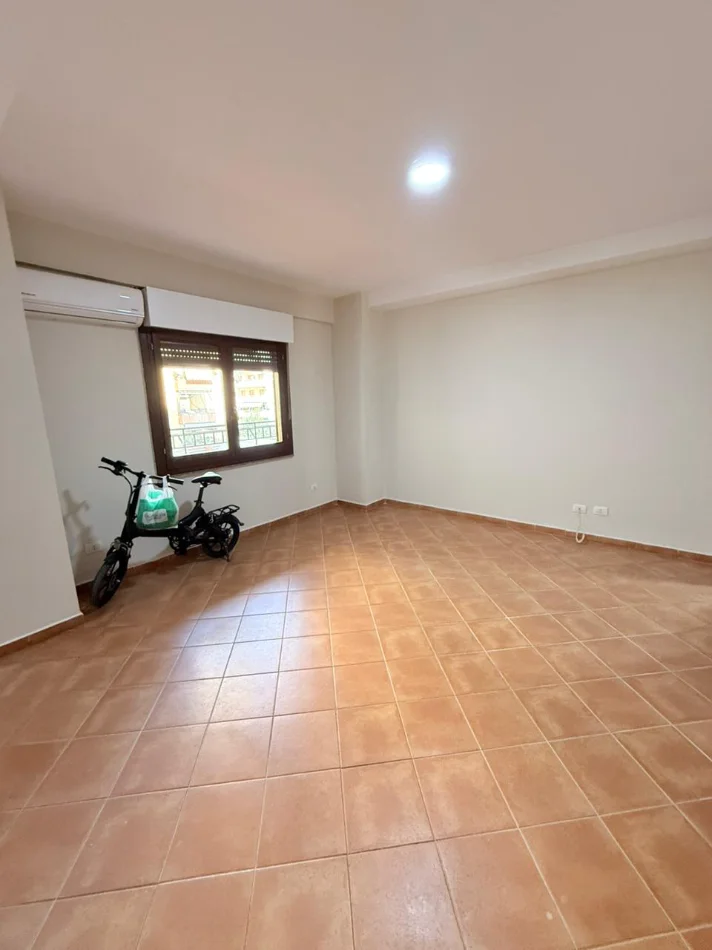 Tirane, jepet me qera zyre Kati 3, 141 m² 