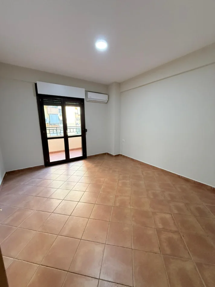 Tirane, jepet me qera zyre Kati 3, 141 m² 