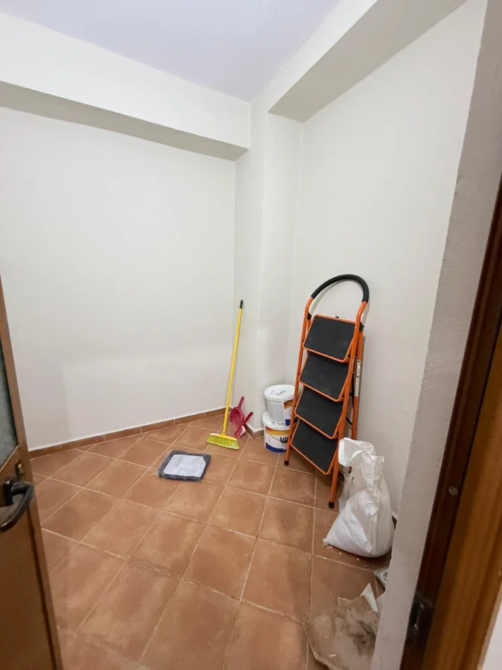 Tirane, jepet me qera zyre Kati 3, 141 m² 