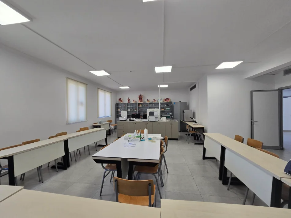 Tirane, jepet me qera ambjent biznesi , 1.500 m²