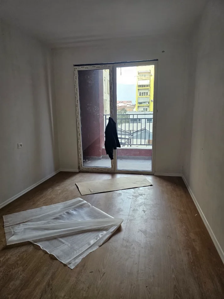 Tirane, shitet apartament 1+1 Kati 1, 75 m² 151.200 € (STACIONI TRENIT)