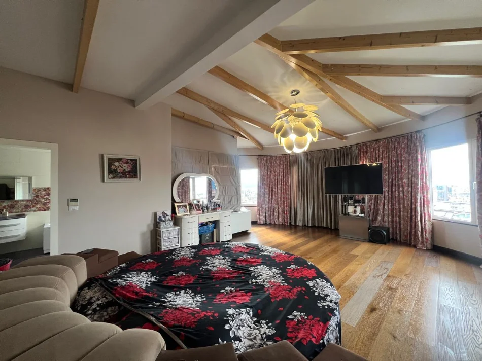 Tirane, shitet 2+1+Ballkon Kati 10, 103 m² 195.000 € (Pallati me Shigjeta)