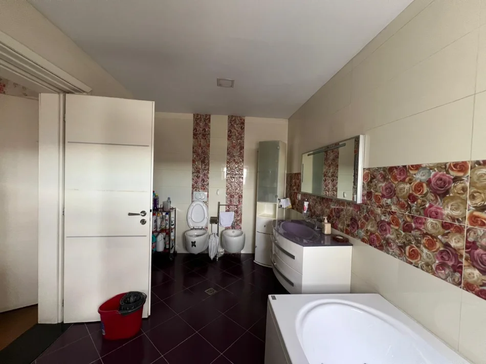 Tirane, shitet 2+1+Ballkon Kati 10, 103 m² 195.000 € (Pallati me Shigjeta)