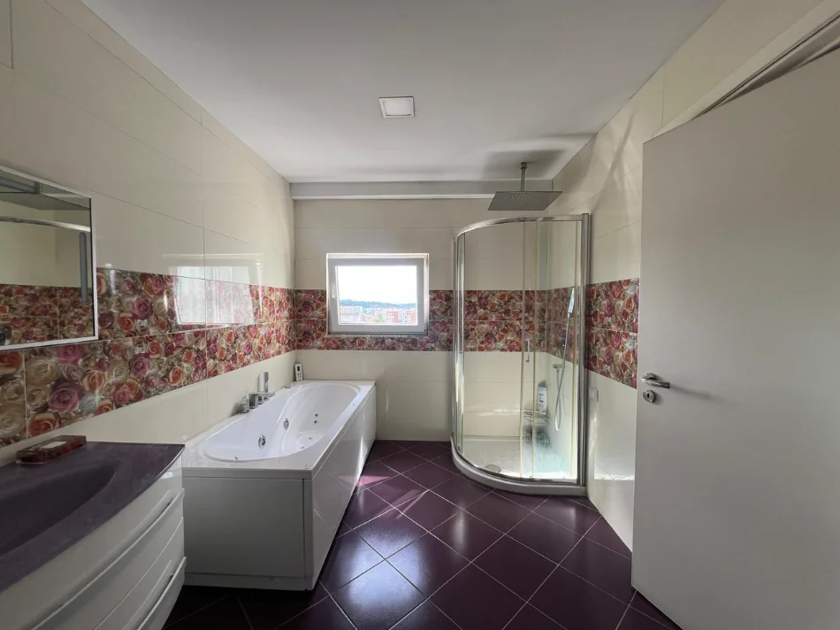 Tirane, shitet 2+1+Ballkon Kati 10, 103 m² 195.000 € (Pallati me Shigjeta)