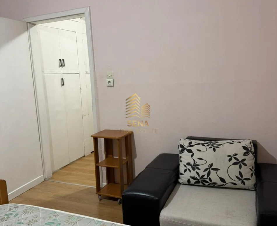 Tirane, jepet me qera apartament 1+1+Ballkon Kati 4, 65 m² 400 € (Varri i Bamit)