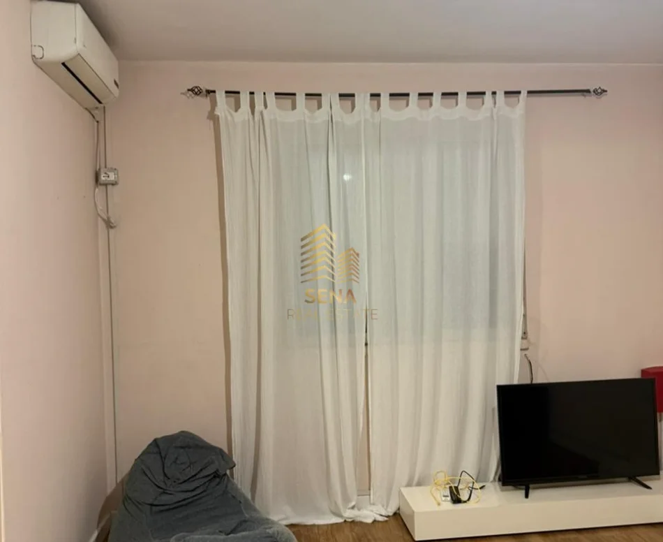 Tirane, jepet me qera apartament 1+1+Ballkon Kati 4, 65 m² 400 € (Varri i Bamit)