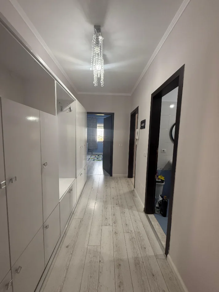 Tirane, jepet me qera apartament 2+1 Kati 6, 115 m² 500 € (YZBERISHT PRANE GRAND GALLERY)