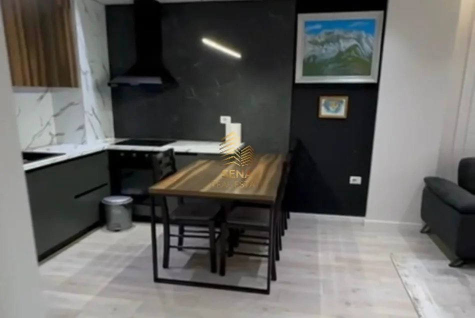 Tirane, jepet me qera apartament 1+1+Ballkon Kati 9, 75 m² 650 € (Astiri, prane Hotel Grand)