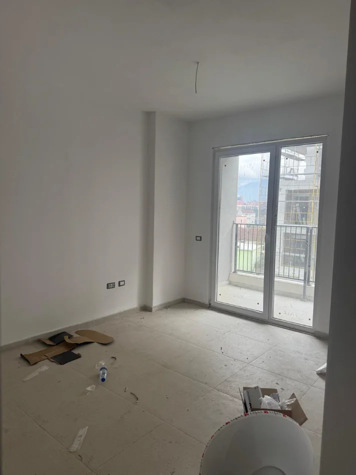 Tirane, shitet apartament 1+1+Ballkon Kati 3, 53 m² 67.000 € (Univers City)
