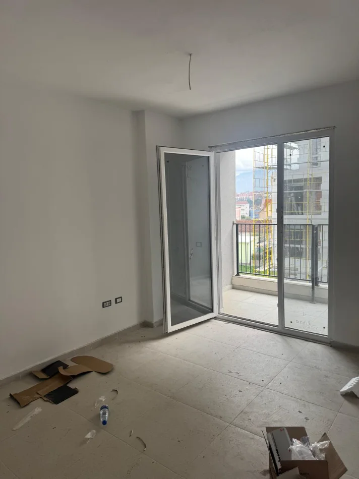 Tirane, shitet apartament 1+1+Ballkon Kati 3, 53 m² 67.000 € (Univers City)
