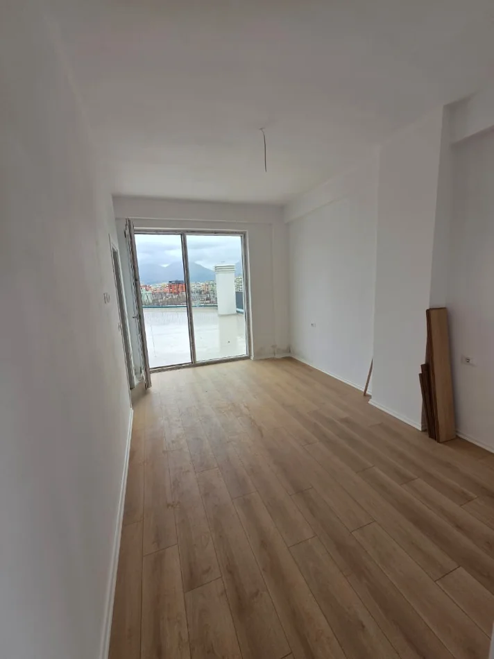 Tirane, shitet apartament 3+1+Ballkon Kati 10, 138 m² (Rruga Anton Lufi)