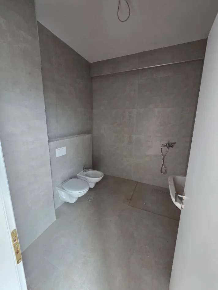 Tirane, shitet apartament 3+1+Ballkon Kati 10, 138 m² (Rruga Anton Lufi)
