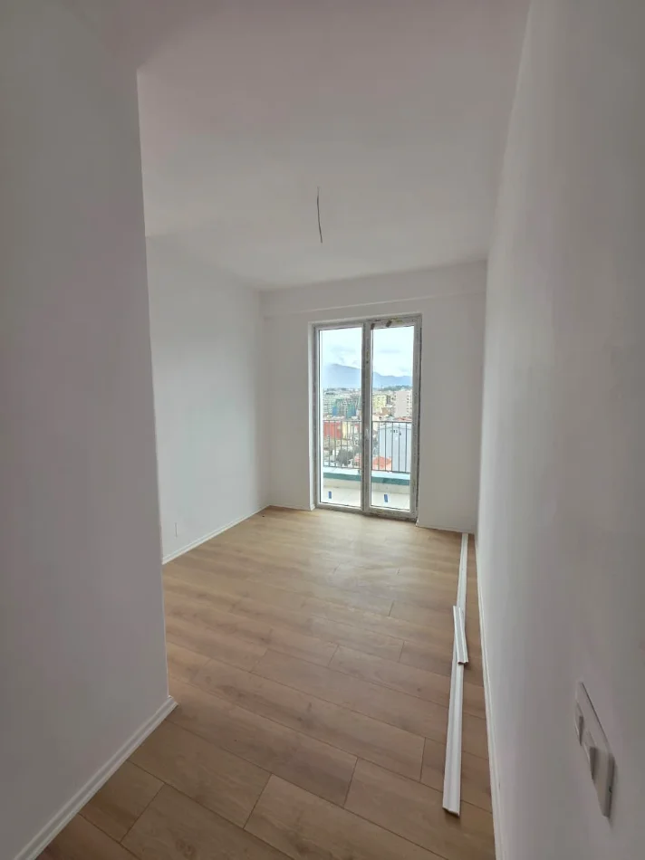 Tirane, shitet apartament 3+1+Ballkon Kati 10, 138 m² (Rruga Anton Lufi)