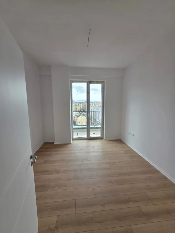 Tirane, shitet apartament 3+1+Ballkon Kati 10, 138 m² (Rruga Anton Lufi)
