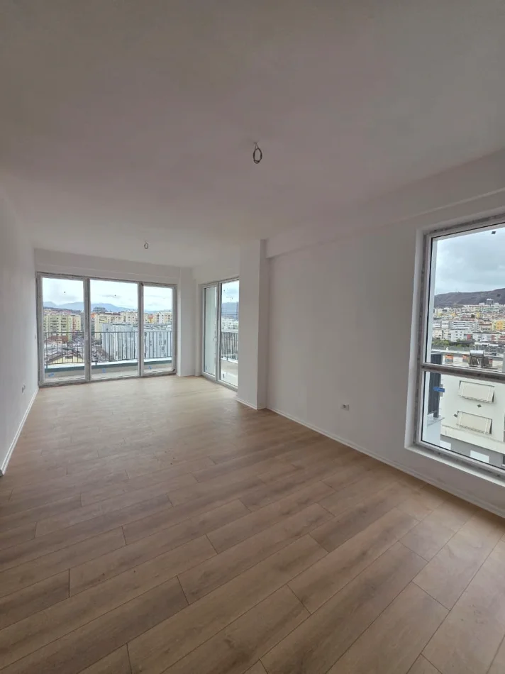 Tirane, shitet apartament 3+1+Ballkon Kati 10, 138 m² (Rruga Anton Lufi)