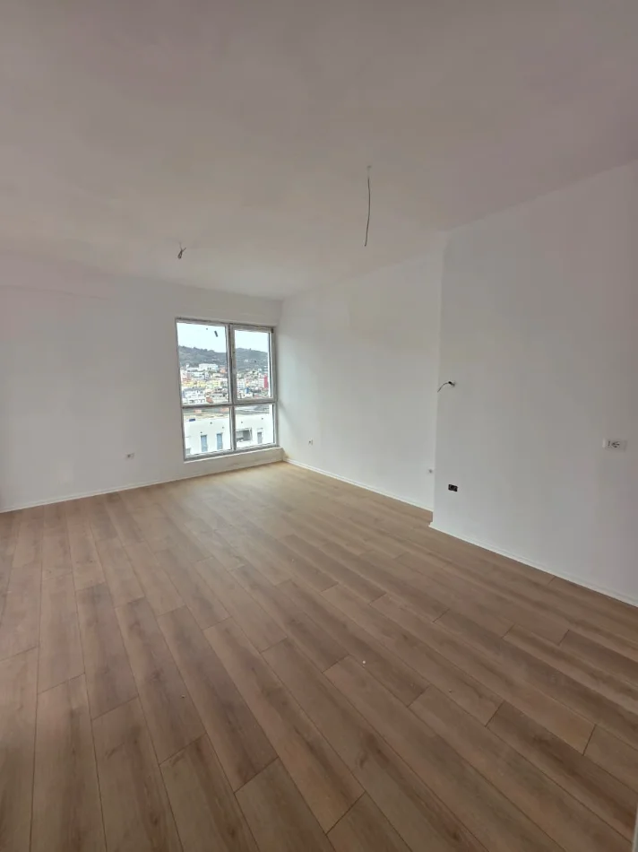 Tirane, shitet apartament 3+1+Ballkon Kati 10, 138 m² (Rruga Anton Lufi)