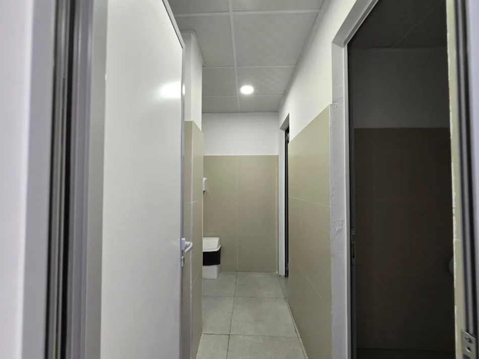 Tirane, jepet me qera ambjent biznesi Kati 0, 1.500 m² 13,400 € (Dritan Hoxha)