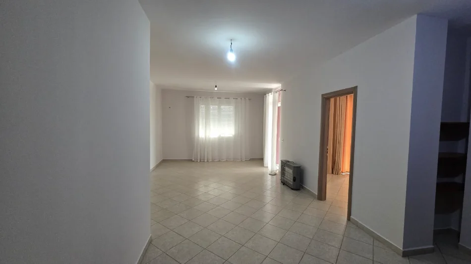 Tirane, jepet me qera apartament 2+1 Kati 8, 92 m² 350 € Pallatet Cabej