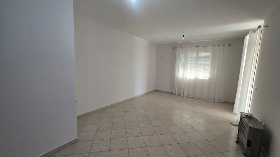 Tirane, jepet me qera apartament 2+1 Kati 8, 92 m² 350 € Pallatet Cabej