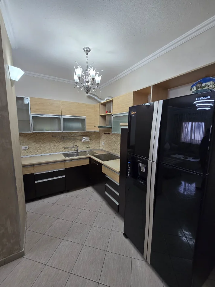 Tirane, jepet me qera apartament 2+1+Aneks+Ballkon Kati 5, 107 m² 850 € 