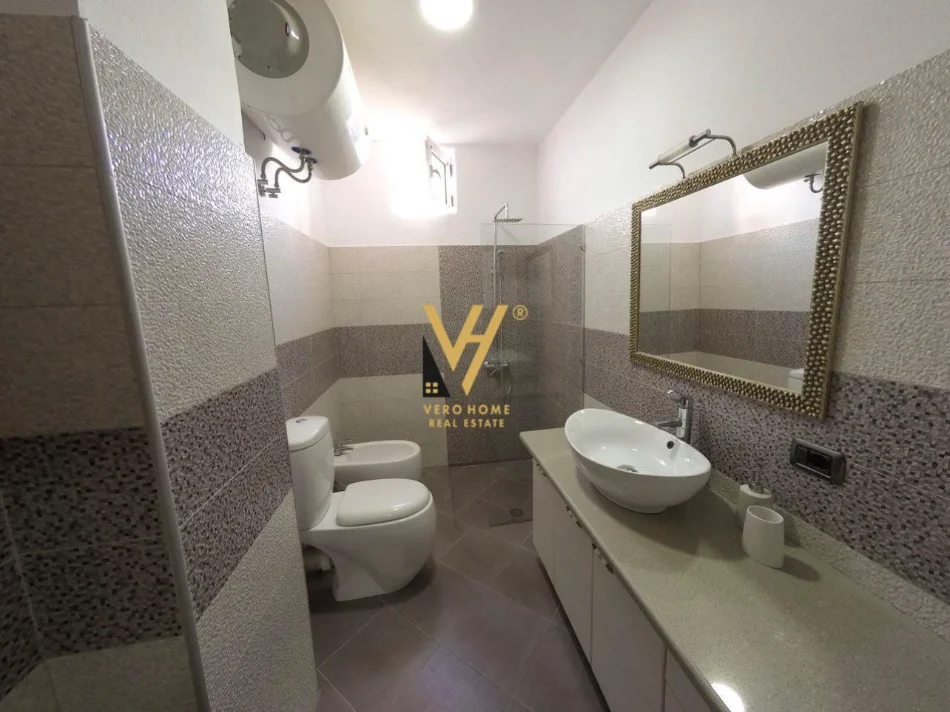 Tirane, jepet me qera apartament 1+1+Ballkon Kati 5, 60 m² 520 € (MYSLYM SHYRI)