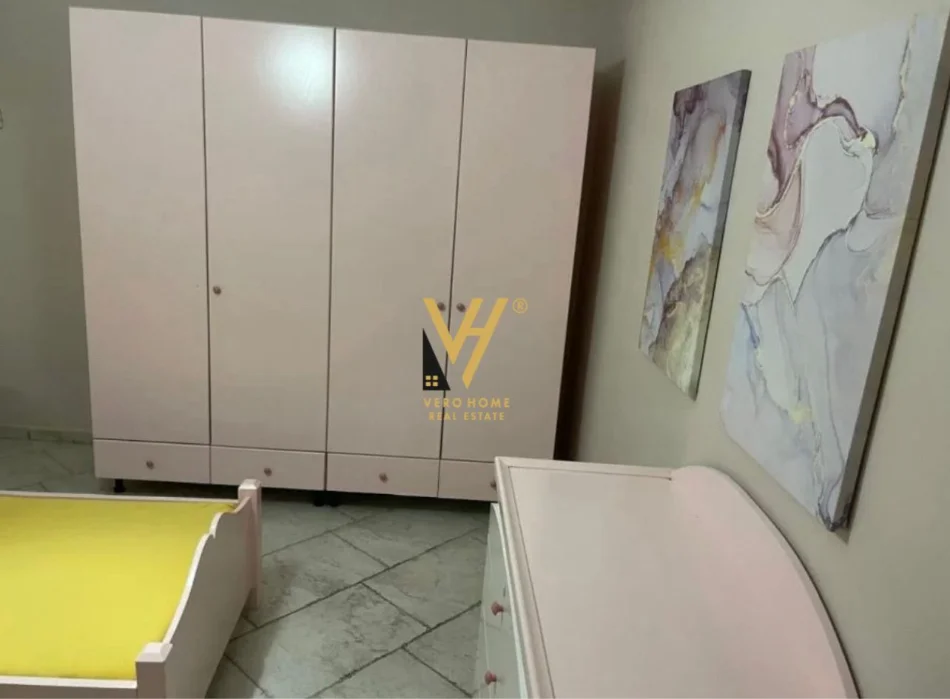 Tirane, jepet me qera apartament 2+1+Ballkon Kati 0, 140 m² 650 € (9 KATESHET)