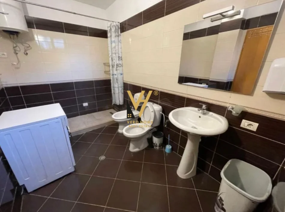 Tirane, jepet me qera apartament 2+1+Ballkon Kati 0, 140 m² 650 € (9 KATESHET)