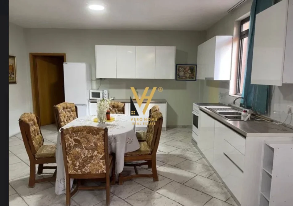 Tirane, jepet me qera apartament 2+1+Ballkon Kati 0, 140 m² 650 € (9 KATESHET)