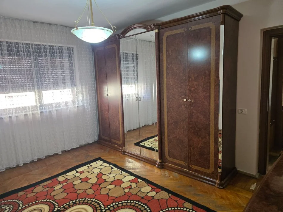 Tirane,Qera Apart cilësor,mobilje & paisje reja, tip2+1,kat 4, pallat 5-kat, sip72m²,qera 500€/muaj, rr.Siri Kodra, Sh 9-Vjeçare S.Kodra, 700m qendra